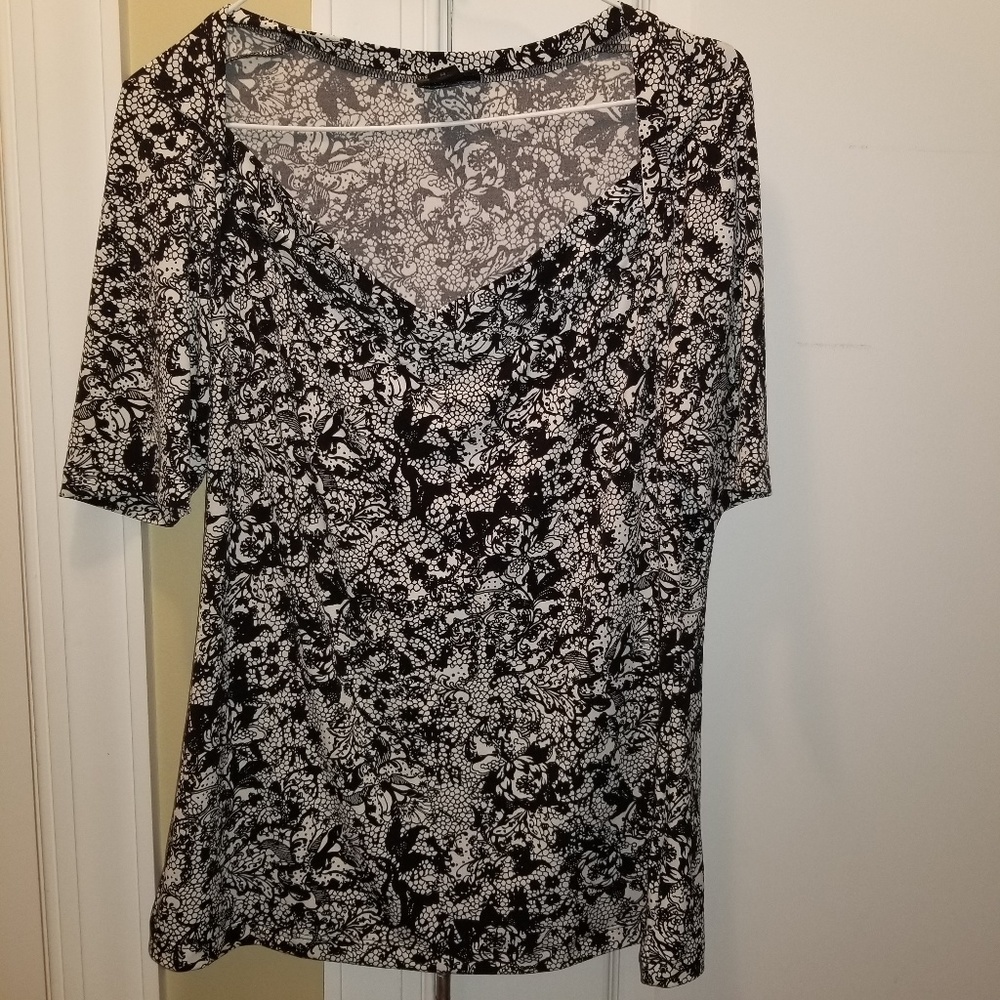 East 5th Medium Black and White Lace Pattern Top